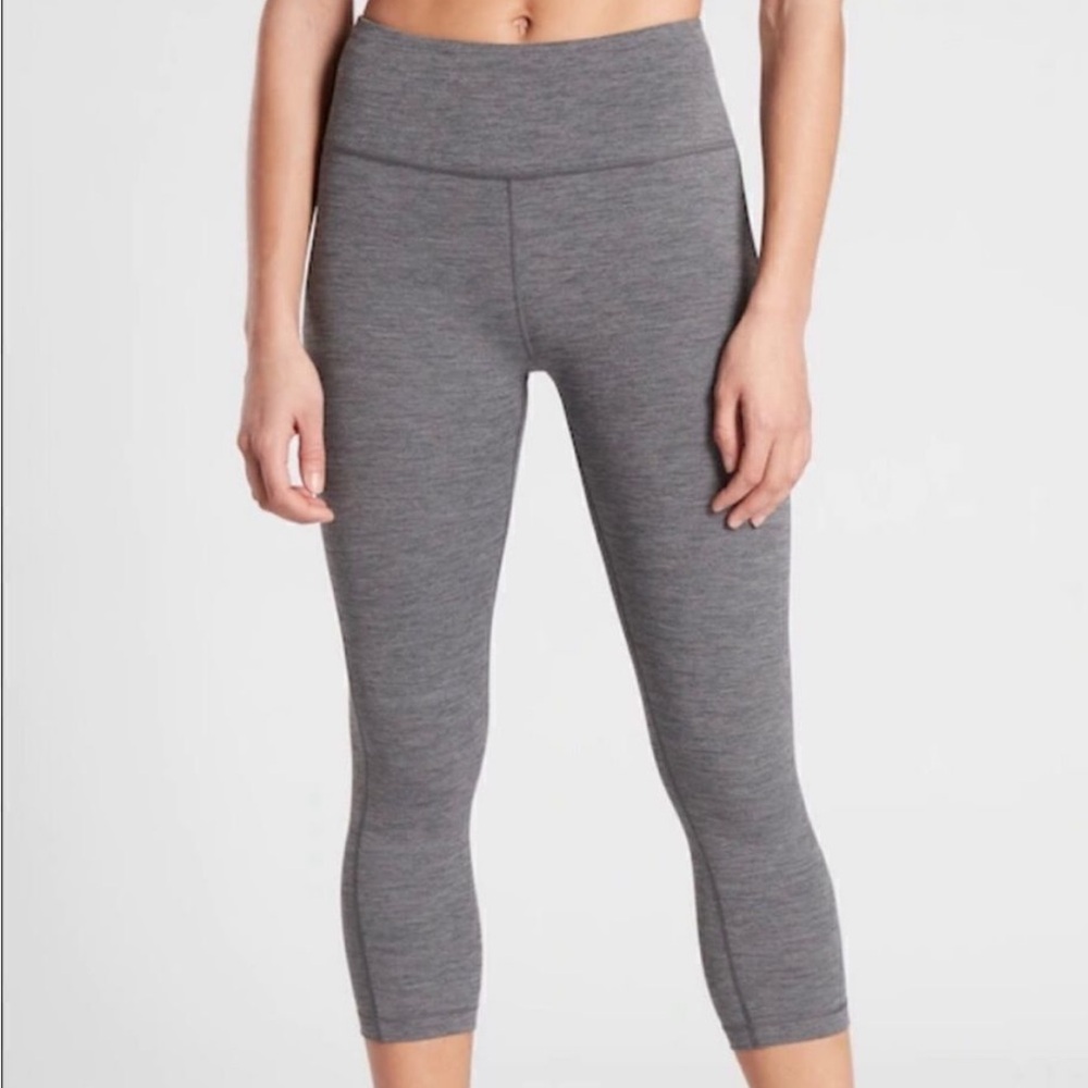 ATHLETA ULTIMATE STASH POCKET CAPRI LEGGING